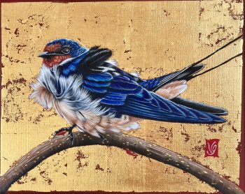 Ébouriffée (hirondelle), Acrylique et feuilles d’or sur toile, 24 x 30 cm, 2025- <span class="mydispo"><a href="/contact">Disponible</a></span>